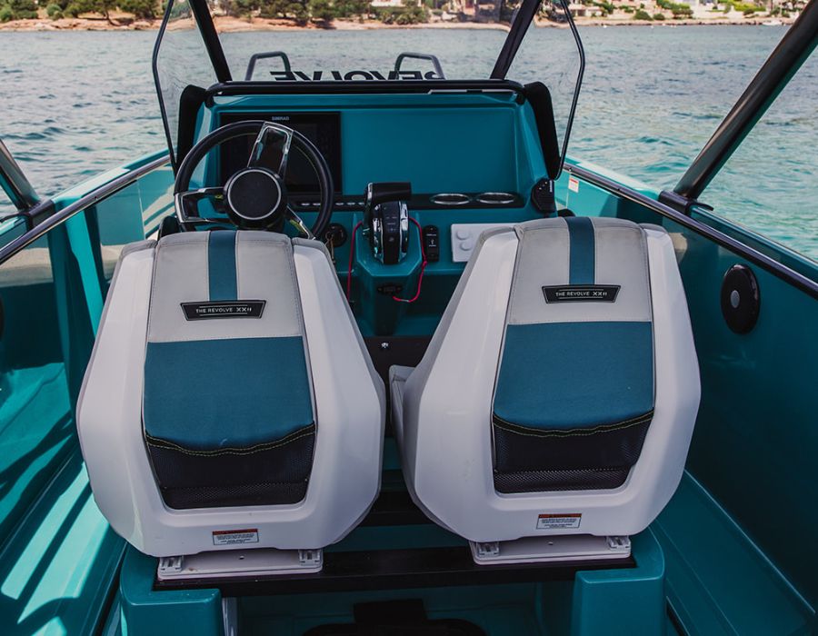 Axopar 22 Spyder bow seating area