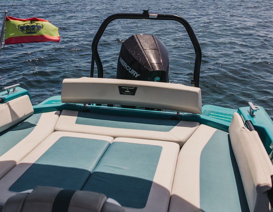 Axopar 22 Spyder Jobe Revolve on the water